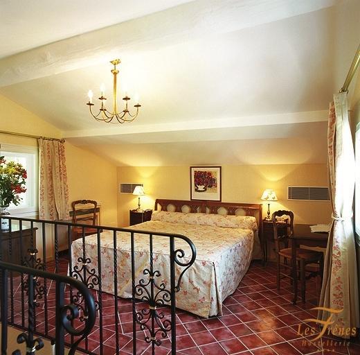 Hostellerie Les Frenes أفينيون الغرفة الصورة