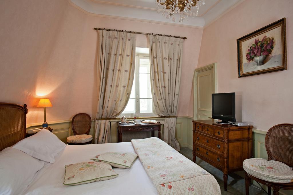 Hostellerie Les Frenes أفينيون الغرفة الصورة